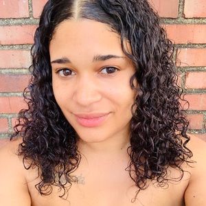 Meet your Posher, Shaina